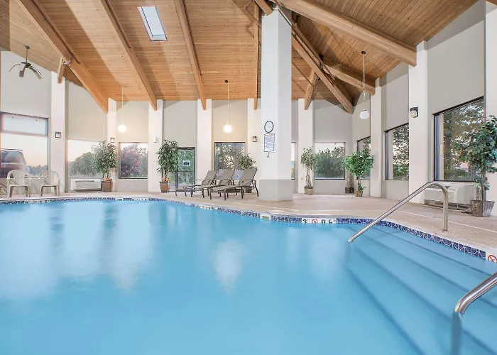 Days Inn & Suites By Wyndham Brinkley